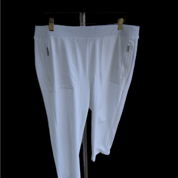 Chic’s ZENNERGY pants, fits right bellow calf. - Picture 2 of 4